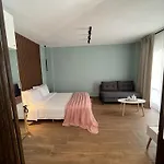 Kalynthia House